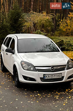 Універсал Opel Astra 2011 в Києві