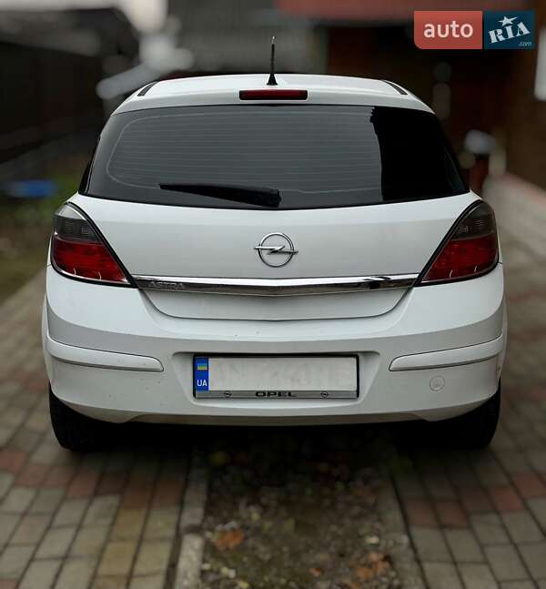 Хэтчбек Opel Astra 2008 в Овруче