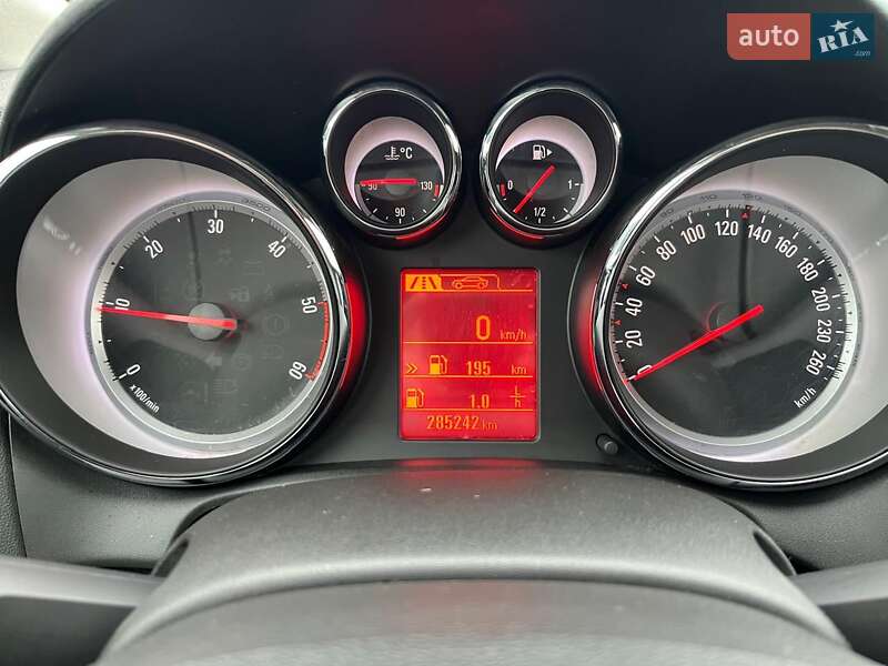 Универсал Opel Astra 2012 в Нововолынске