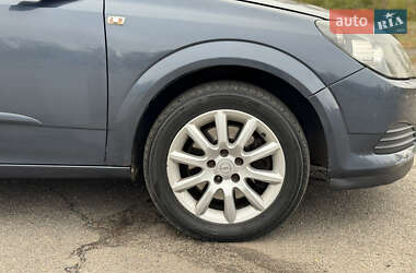 Купе Opel Astra 2006 в 