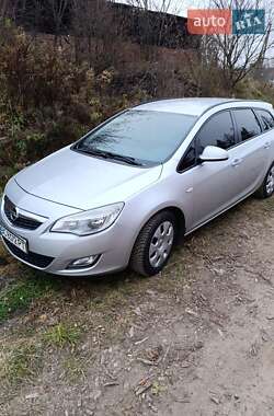 Універсал Opel Astra 2011 в Львові