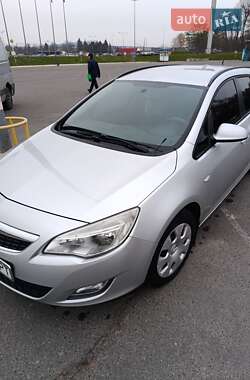 Универсал Opel Astra 2011 в 