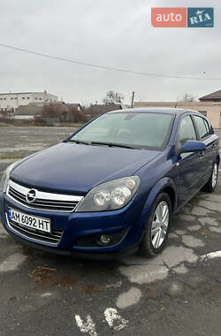 Хэтчбек Opel Astra 2009 в Звягеле