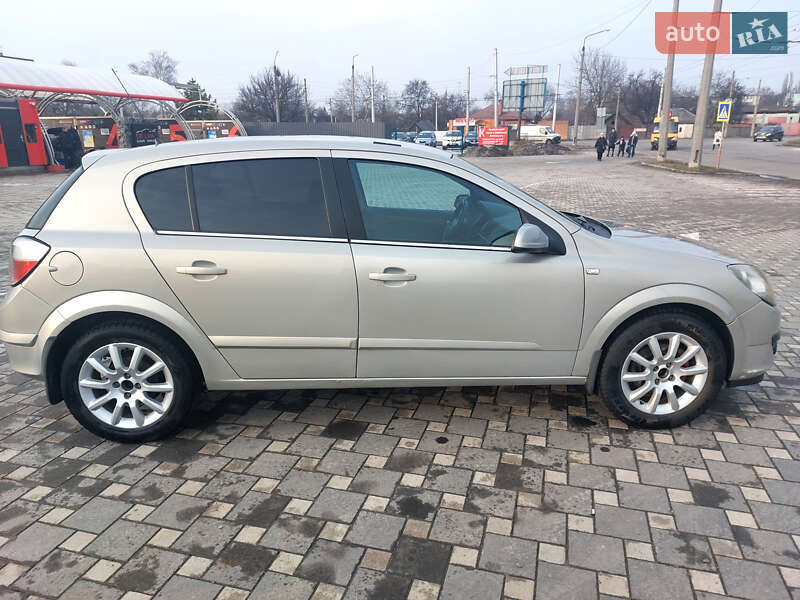 Хэтчбек Opel Astra 2006 в Полтаве