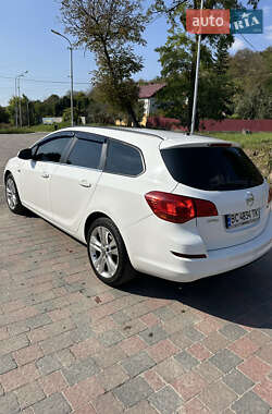 Универсал Opel Astra 2011 в Львове