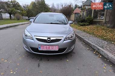 Універсал Opel Astra 2011 в Луцьку