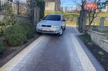 Седан Opel Astra 2004 в Золочеві