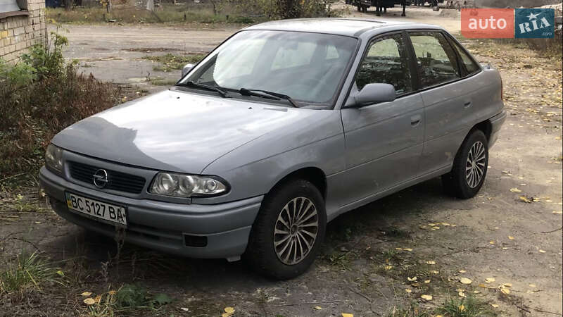 Седан Opel Astra 1995 в 