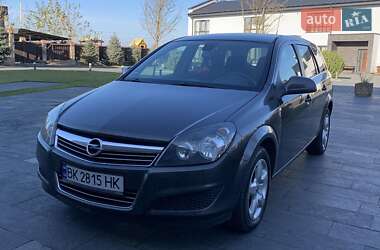 Универсал Opel Astra 2010 в Ровно