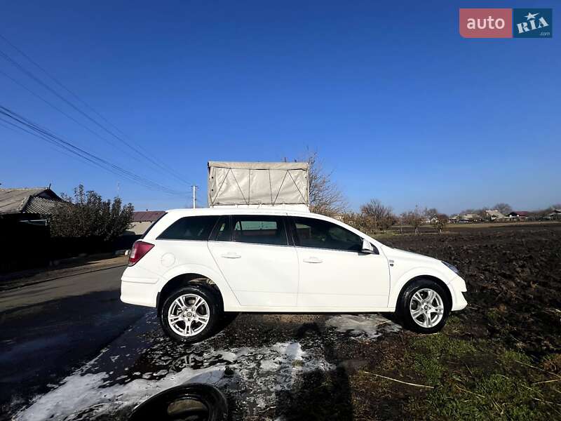 Универсал Opel Astra 2010 в Кривом Озере