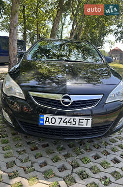 Универсал Opel Astra 2012 в Мукачево