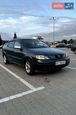 Седан Opel Astra 2004 в Новом Буге