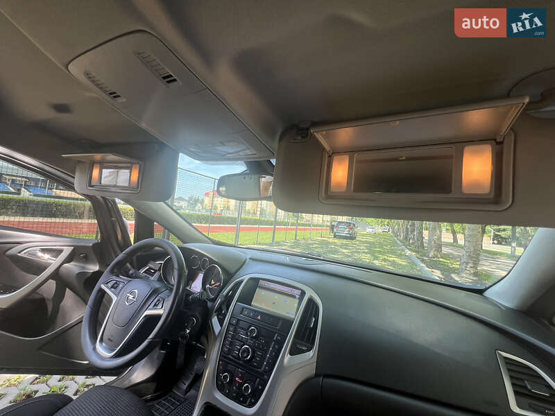 Универсал Opel Astra 2012 в Мукачево
