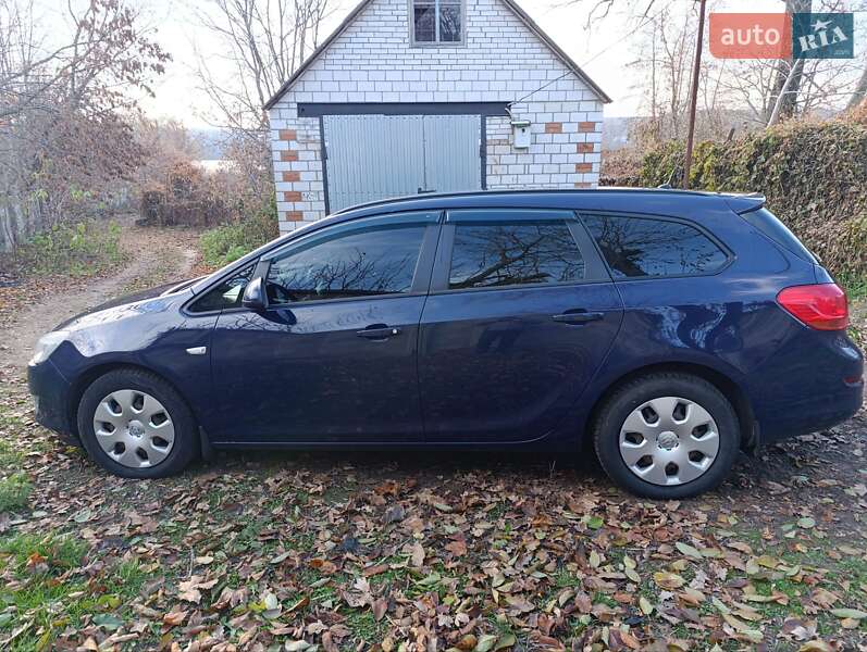 Универсал Opel Astra 2011 в Виннице