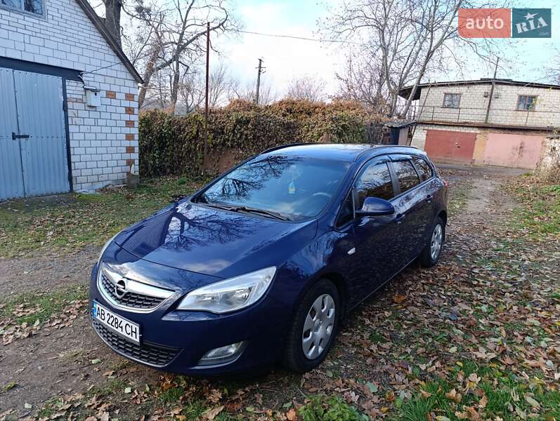 Универсал Opel Astra 2011 в Виннице