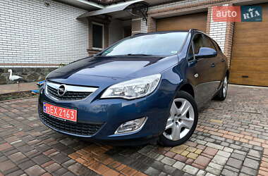 Универсал Opel Astra 2011 в Гайвороне