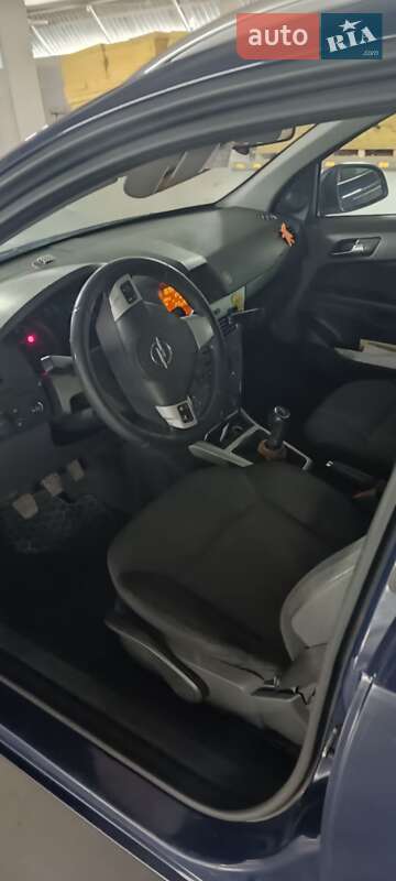 Универсал Opel Astra 2011 в Виннице