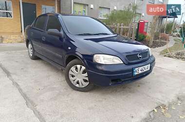 Седан Opel Astra 2006 в Новом Буге