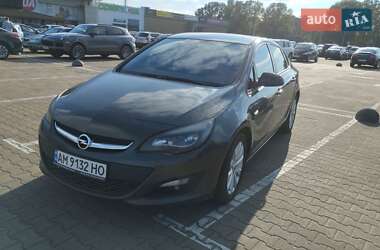 Седан Opel Astra 2015 в 