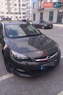 Универсал Opel Astra 2014 в Ивано-Франковске