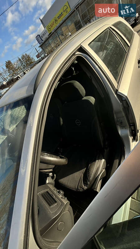 Хэтчбек Opel Astra 2004 в 