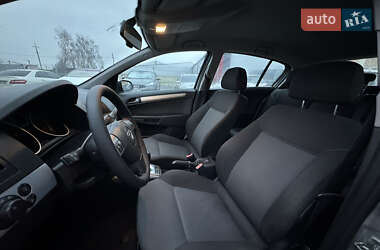 Хэтчбек Opel Astra 2007 в Луцке