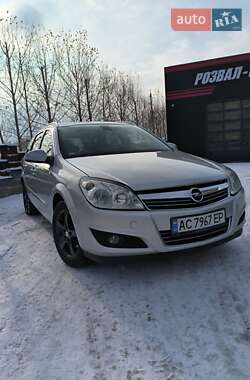 Универсал Opel Astra 2010 в Ровно