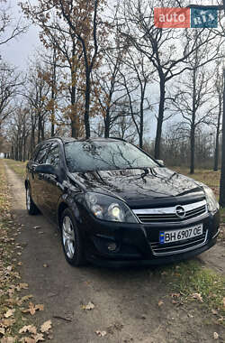 Универсал Opel Astra 2008 в Измаиле