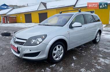 Универсал Opel Astra 2010 в Ровно