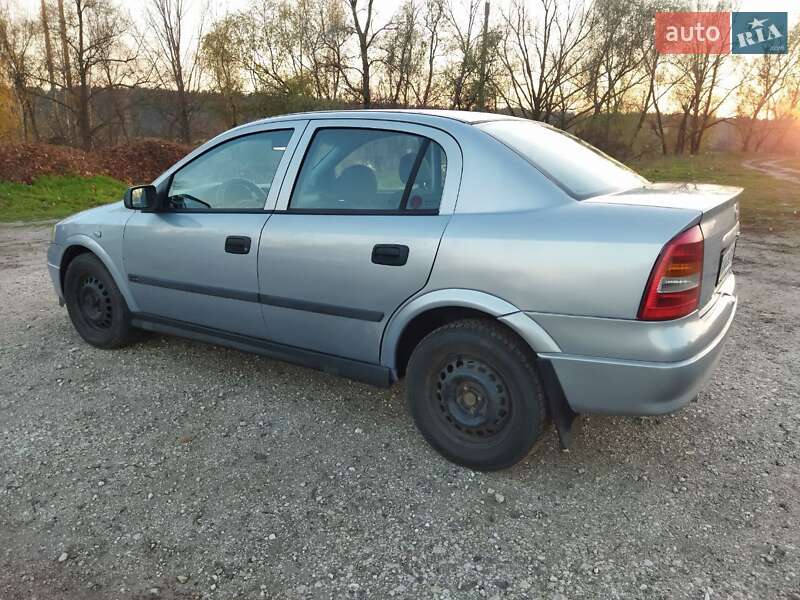 Седан Opel Astra 2002 в Киеве