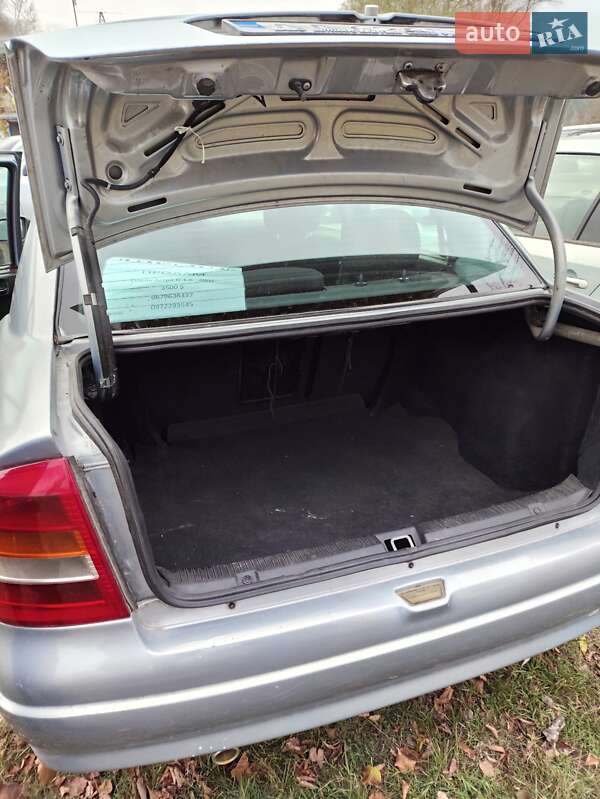 Седан Opel Astra 2002 в Киеве