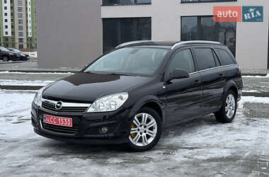 Универсал Opel Astra 2010 в Калуше