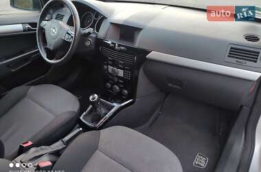 Універсал Opel Astra 2010 в Зміїві