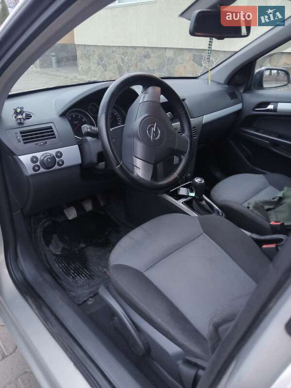 Универсал Opel Astra 2005 в Дунаевцах