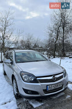 Універсал Opel Astra 2010 в Хусті