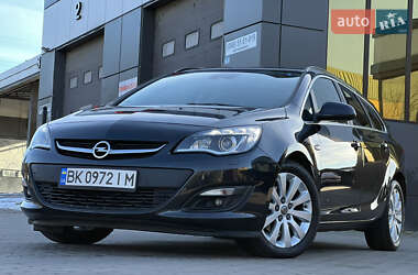 Універсал Opel Astra 2015 в Рівному