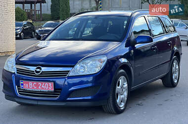 Універсал Opel Astra 2009 в Рівному