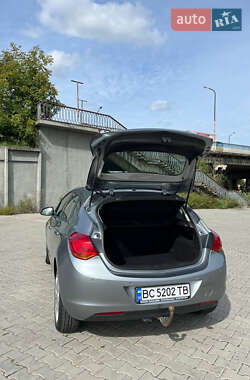 Хетчбек Opel Astra 2010 в 