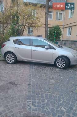 Хетчбек Opel Astra 2010 в 