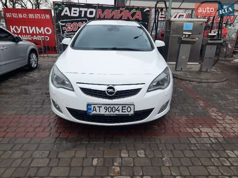 Универсал Opel Astra 2011 в Калуше