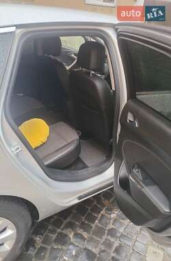 Хетчбек Opel Astra 2010 в 