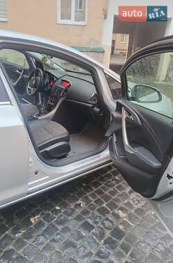 Хетчбек Opel Astra 2010 в 