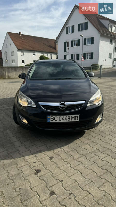 Универсал Opel Astra 2011 в Львове