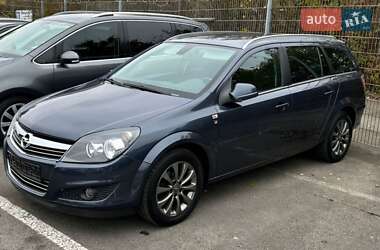 Универсал Opel Astra 2010 в Ровно