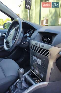 Универсал Opel Astra 2006 в 
