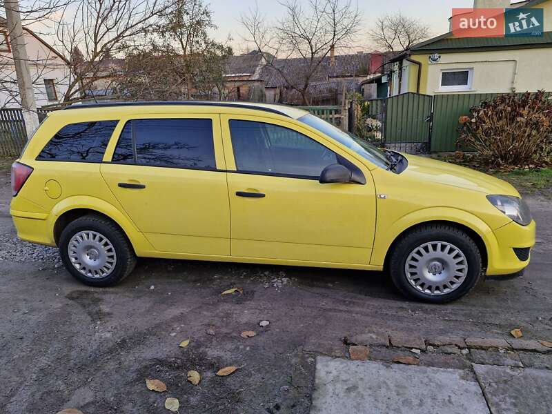 Універсал Opel Astra 2010 в Нововолинську