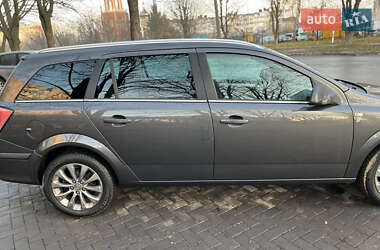 Універсал Opel Astra 2010 в Луцьку