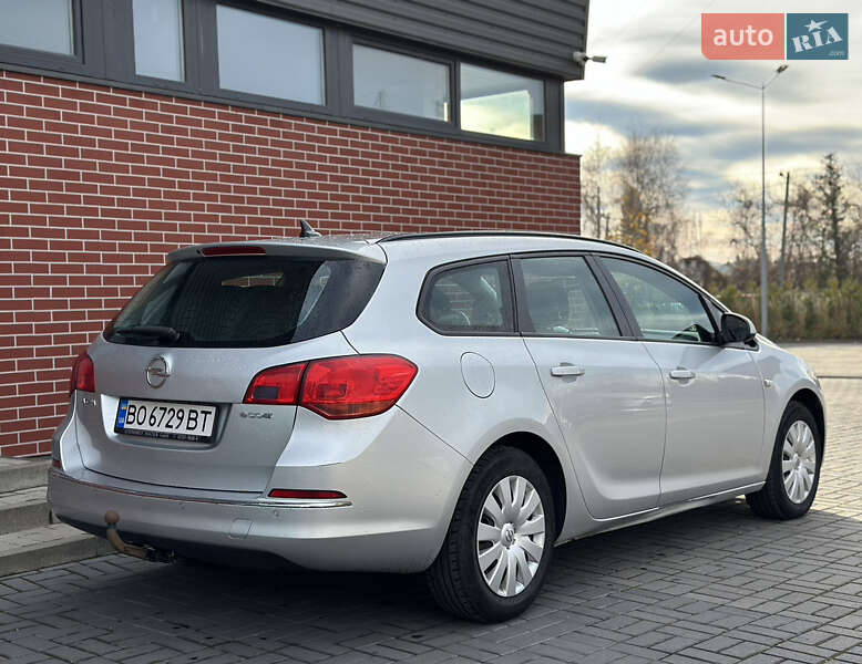 Универсал Opel Astra 2014 в Львове