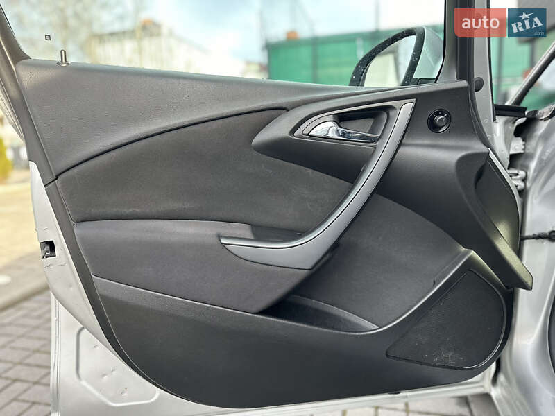 Универсал Opel Astra 2014 в Львове