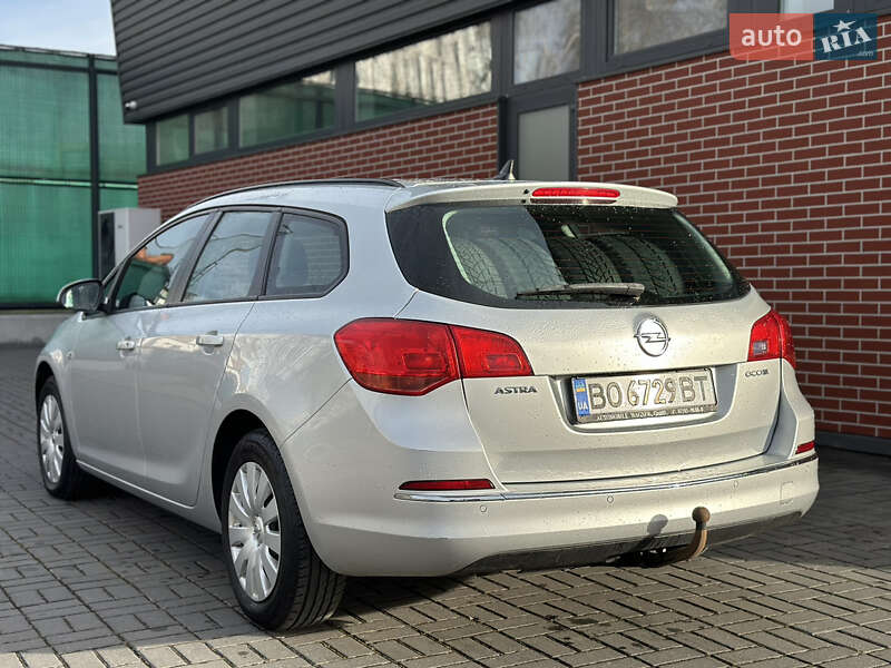 Универсал Opel Astra 2014 в Львове